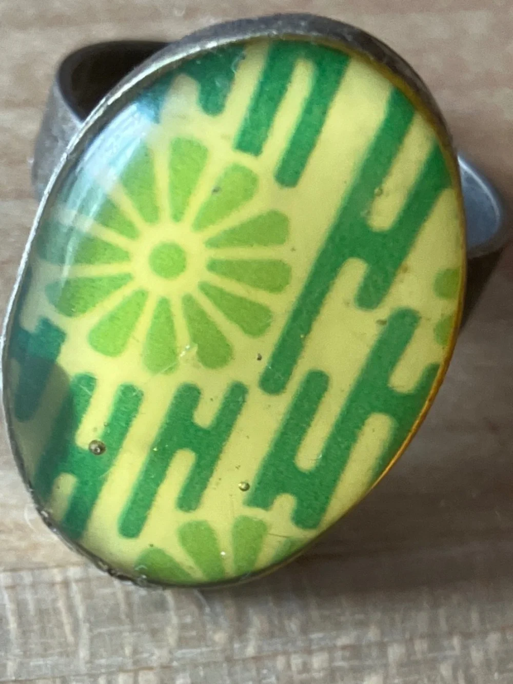 🌿 Vibrant Retro-Chic Botanical Cabochon Ring 🌿